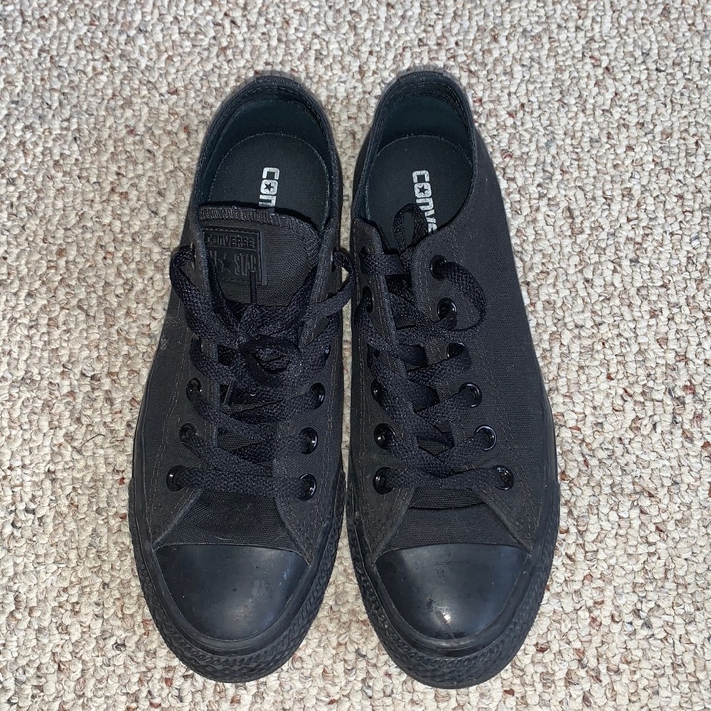 Black low top converse